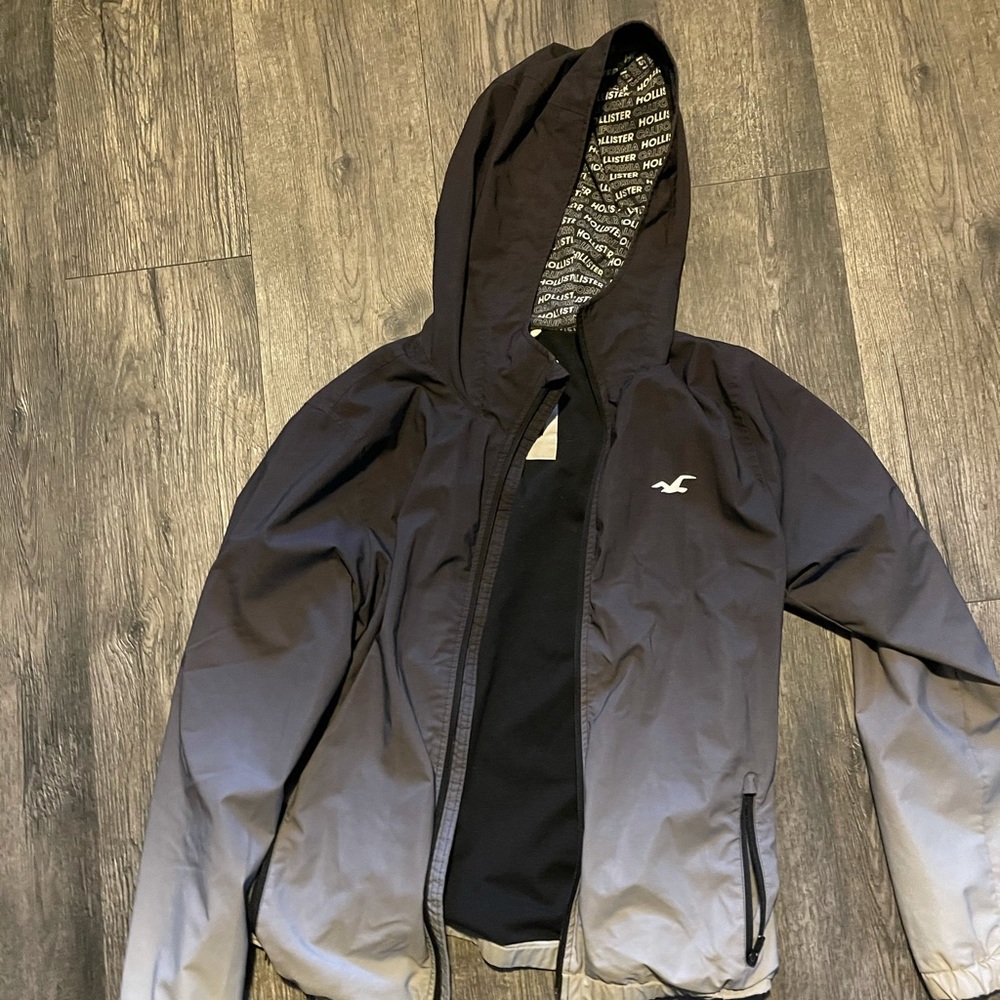Hollister windbreaker like new.